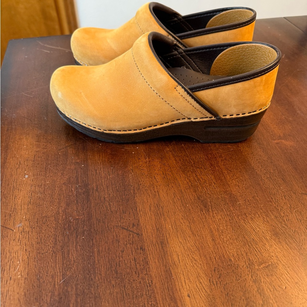 Honey suede Dansko professional clogs, like new!